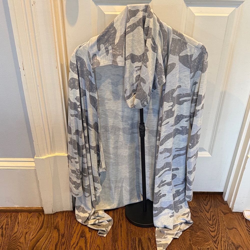 Juliana's Lightweight Gray Camouflage Open Cardigan